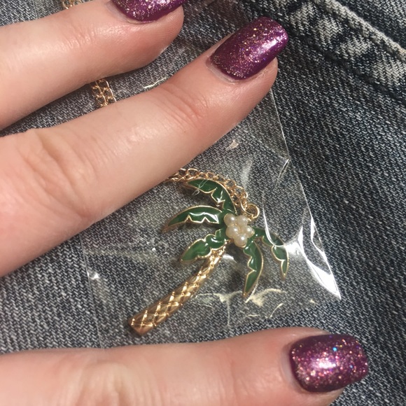 (A3) Palm Tree Necklace - Picture 2 of 3